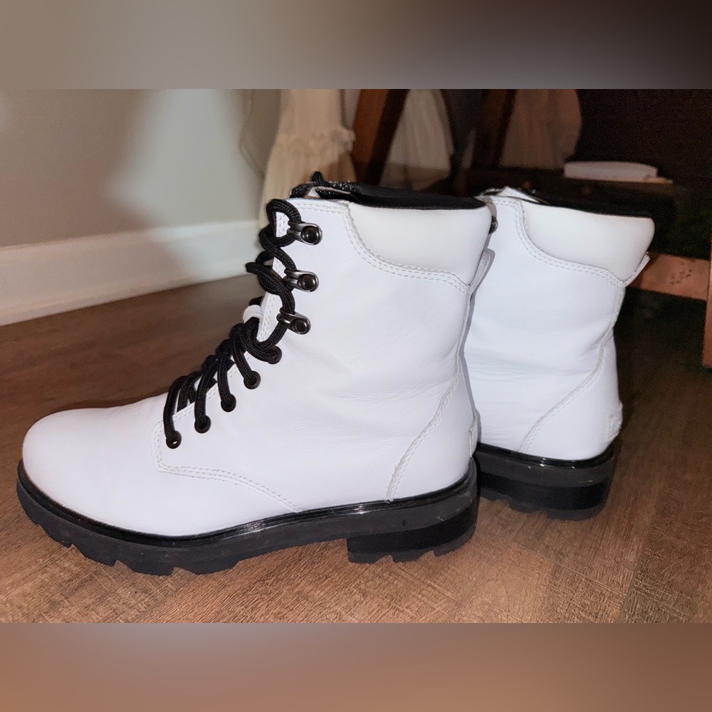 Sorel Lennox White Leather Lace Up Boots
